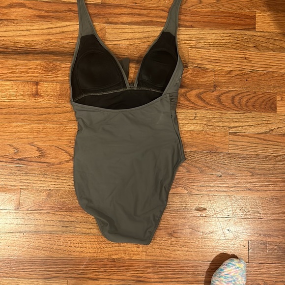 New! Profile by gottex one piece in perfect condition - Picture 8 of 11